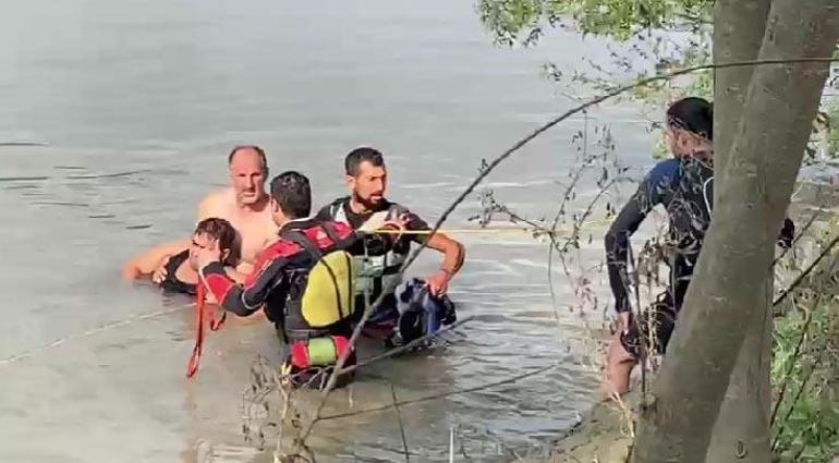 Melen Çayına düşen kişiyi rafting yapan sporcular kurtardı