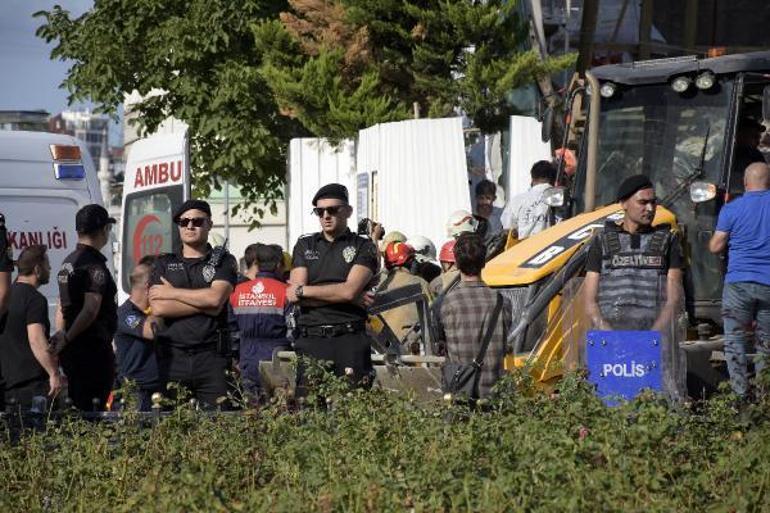 Kuruçeşmede restorasyon çalışmalarında 4 katlı bina çöktü: 1 ölü, 1 yaralı