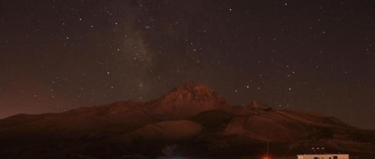 Erciyeste 2 bin 650 metre yükseklikte meteor yağmuru