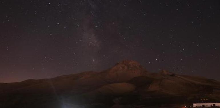 Erciyeste 2 bin 650 metre yükseklikte meteor yağmuru