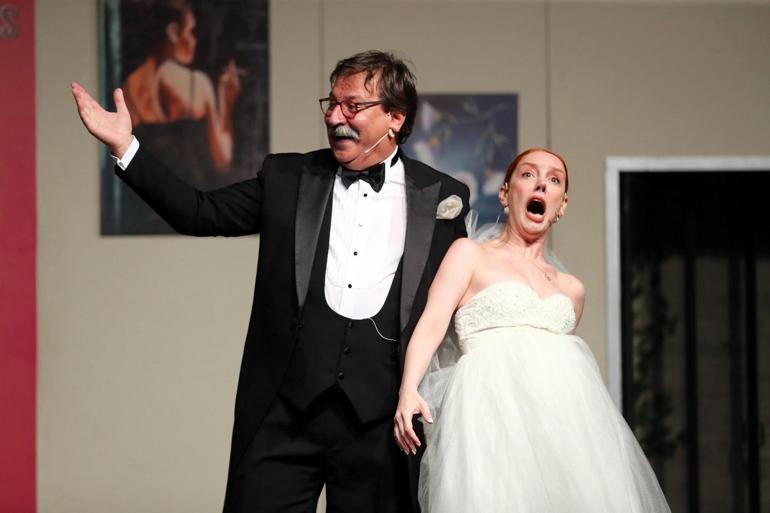 Aliağa Sanat Günlerinde Hakan Altun ve Hüsnü Şenlendirici sahne aldı