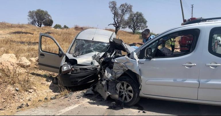 Gaziantepte 2 hafif ticari araç çarpıştı: 1 ölü, 8 yaralı