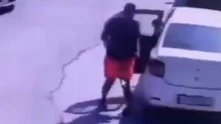 Çeşmede beach cluba alınmayan iki kişi rastgele ateş etti; 1 yaralı