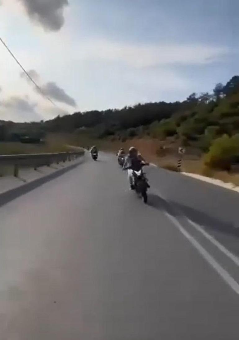 Arnavutköyde zikzak yaparken önündeki motosiklete çarptı: 2 ölü