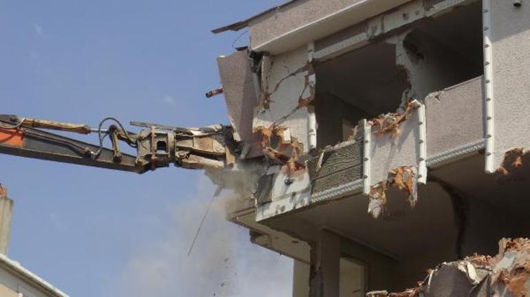 17 Ağustosun yıldönümünde Avcılarda 1999uncu binanın yıkımına başlandı