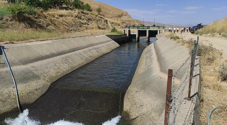 Sulama kanalının kenarında elbisesi bulunan Rojvan, aranıyor