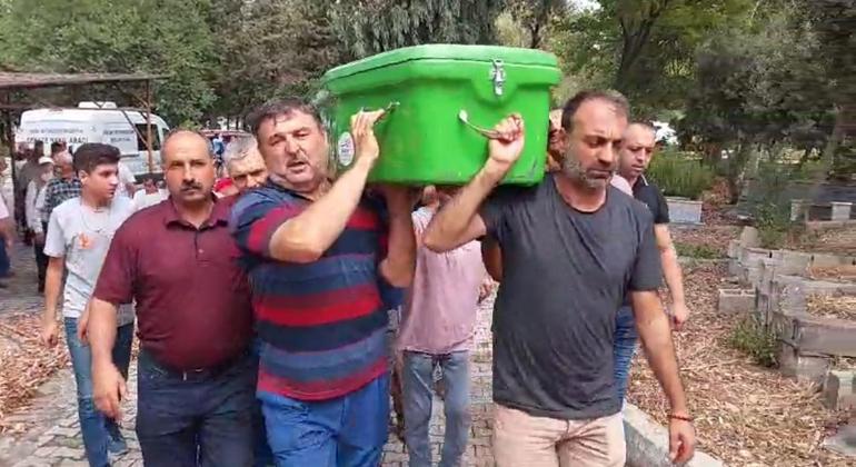 Mersinde denizde boğulan 2 kız kardeş, Hatayda toprağa verildi