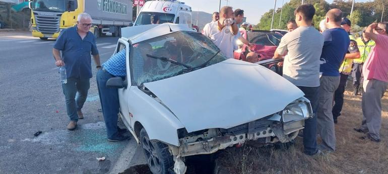 Kavşakta otomobiller çarpıştı: 1 ölü, 7 yaralı