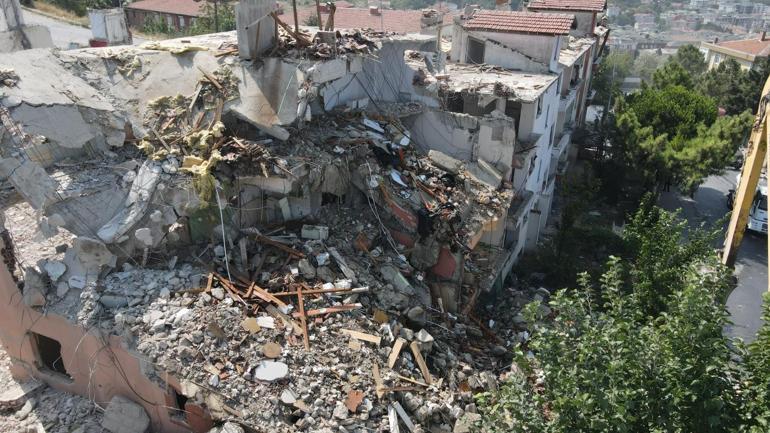 Büyükçekmece’de Marmara Depremi’nin 24’üncü yılında 70 daire yıkıldı