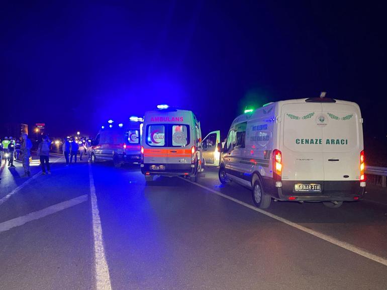 Muş- Bingöl karayolunda 6 araç zincirleme kazaya karıştı: 3 ölü, 8 yaralı