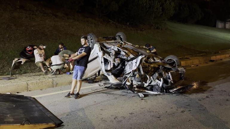 Beykozda bariyerlere çarpan otomobil takla attı: 2 yaralı