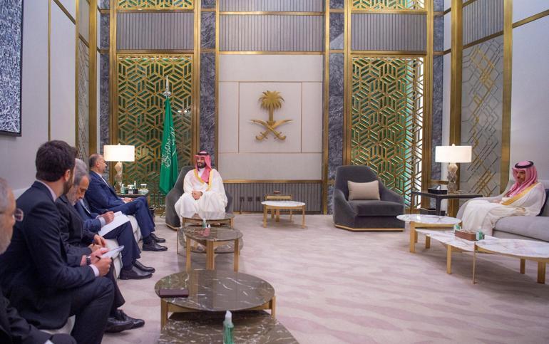 İran Dışişleri Bakanı, Suudi Arabistan Veliaht Prensi Bin Selman ile görüştü