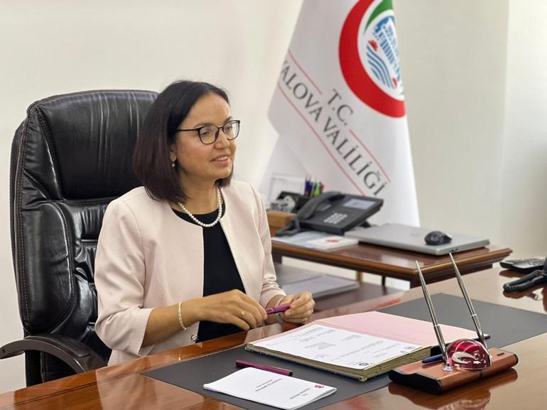 Yalovanın 3üncü kadın valisi, çiçek yerine depremzedeler için bağış yapılmasını istedi