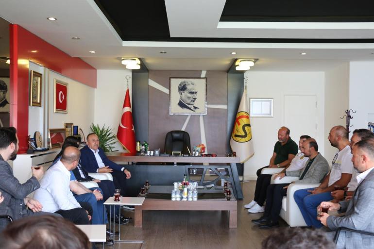Çavuşoğlu, Eskişehirspor’u ziyaret etti