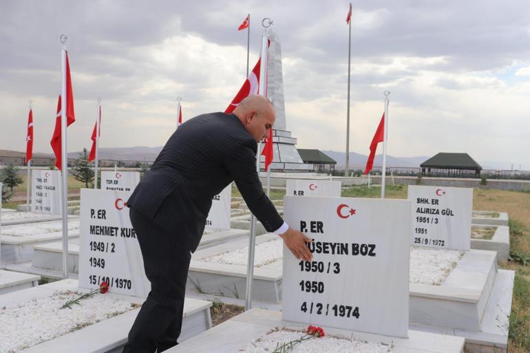 Ağrı Valisi Koç, şehitlik ziyaretiyle görevine başladı