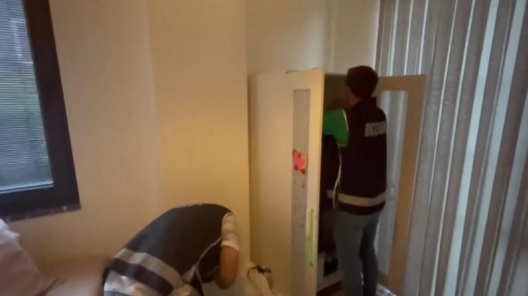 Hastalarından bıçak parası isteyen doktorun muayenehanesinden de para çıktı