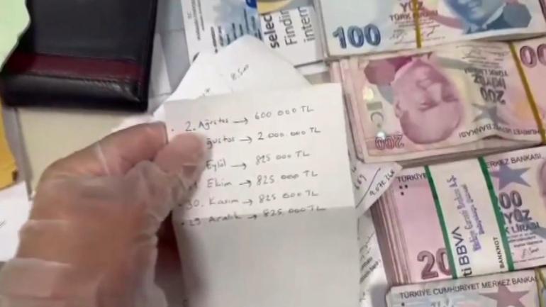 Hastalarından bıçak parası isteyen doktorun muayenehanesinden de para çıktı