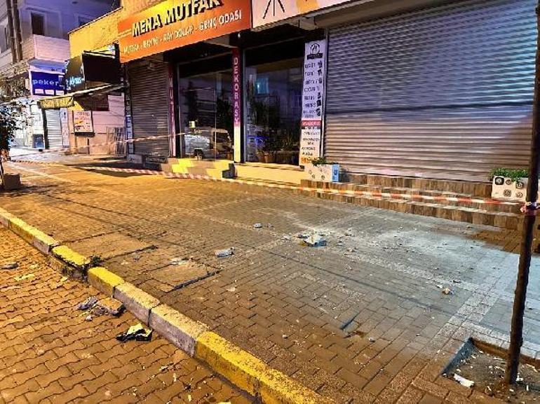 Avcılarda binadan dış cephe kaplamasının parçaları döküldü