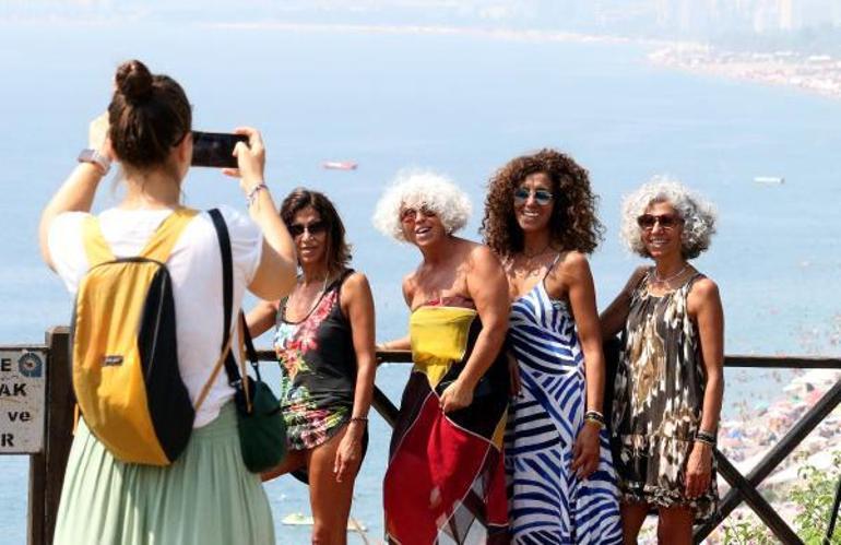 Antalyada nem bunalttı, deniz serinletti