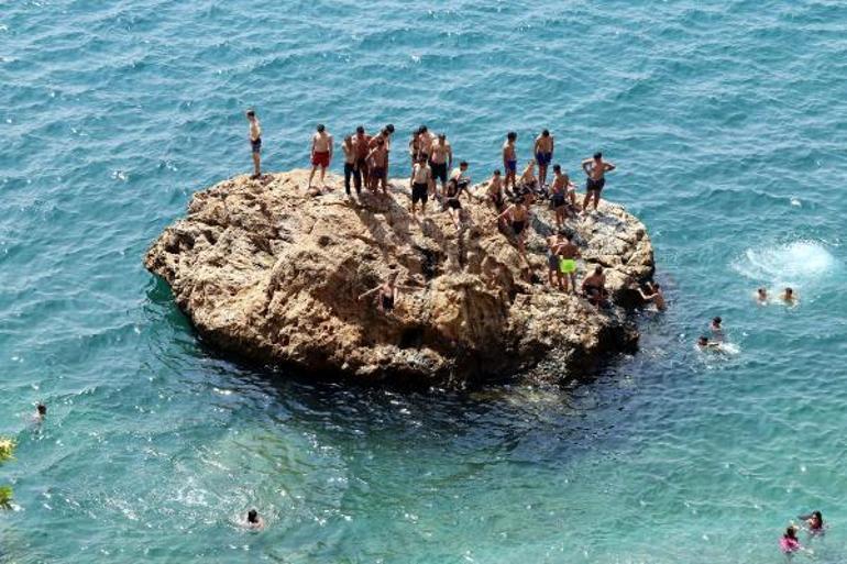 Antalyada nem bunalttı, deniz serinletti