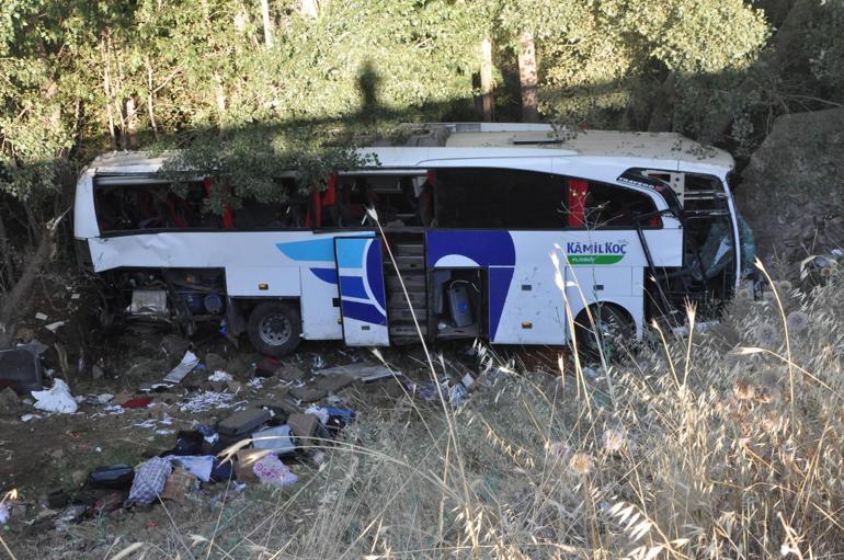 Yozgatta yolcu otobüsü şarampole devrildi: 12 ölü, 18 yaralı