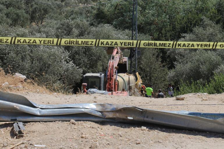 Hatayda su tankeri, şarampole devrildi; 2 ölü