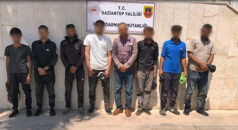 Polis yeleği ve telsizli göçmen kaçakçılığına 13 gözaltı