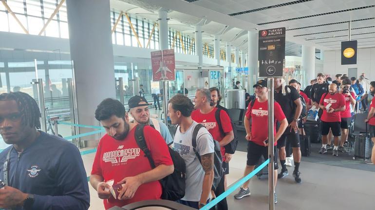 Adana Demirspor kafilesi Belçika’ya gitti