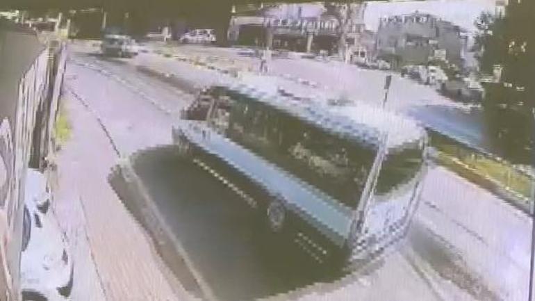 Sultanbeylide mazot dökülen yolda 7 araç kaza yaptı: Bisikletli son anda kurtuldu