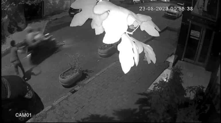 Gaziosmanpaşada silahlı saldırı: Motosikletle kaçarken yaralandı