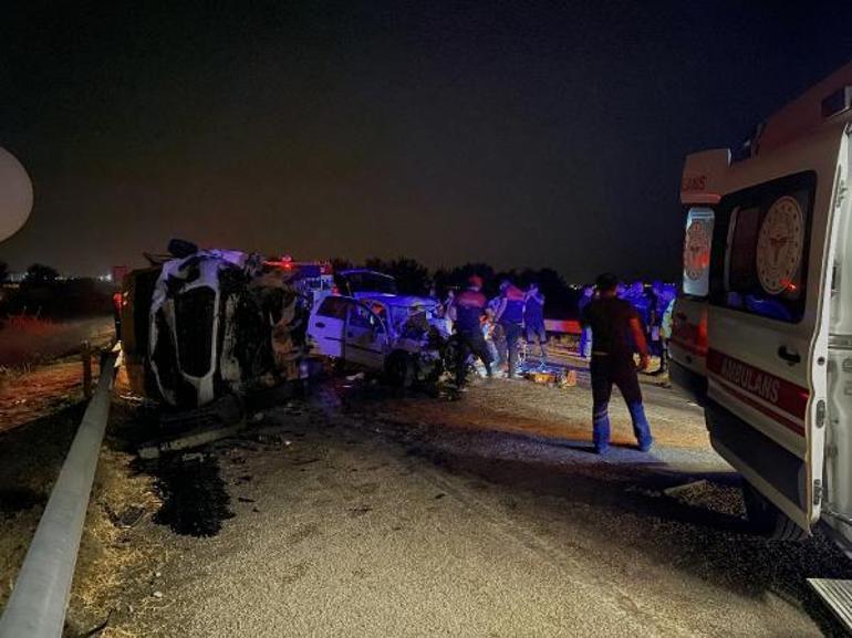 Osmaniyede ambulans ile otomobil çarpıştı: 3 ölü, 3 yaralı