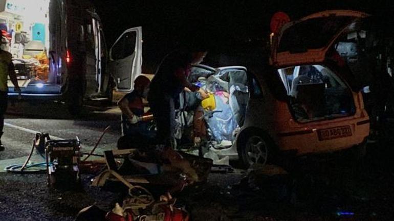 Osmaniyede ambulans ile otomobil çarpıştı: 3 ölü, 3 yaralı