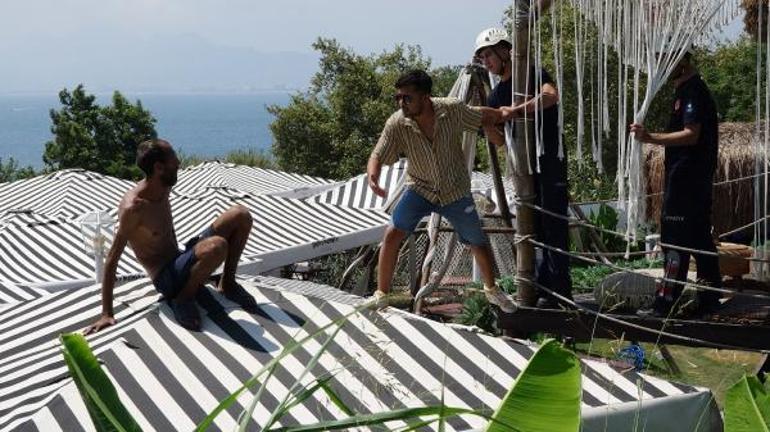 Polise zor anlar yaşattı, üstüne çıktığı şemsiye tentesi yırtılınca yakalandı
