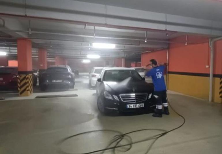 Bayrampaşada çocukların katlı otoparktaki araçlara yangın tüpü sıktığı iddia edildi
