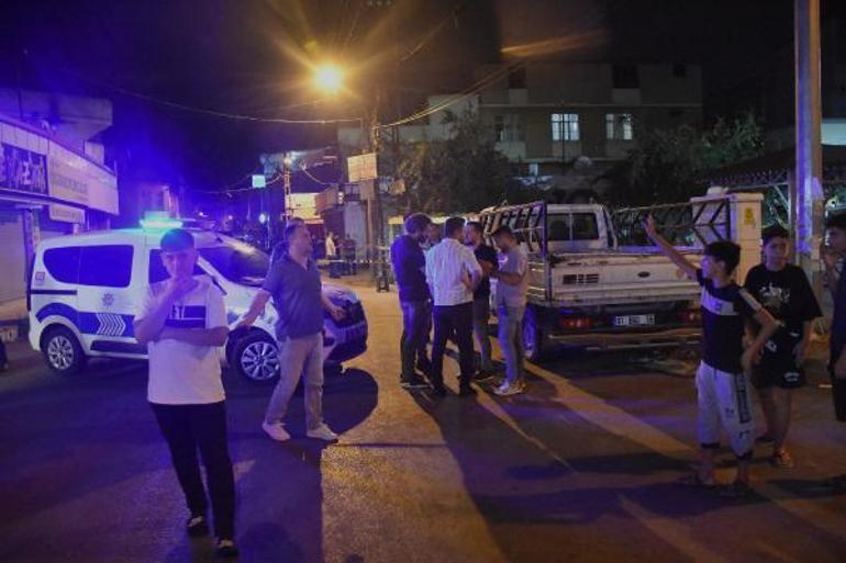 Adanada parkta oturan arkadaş grubuna silahlı saldırı: 4 yaralı