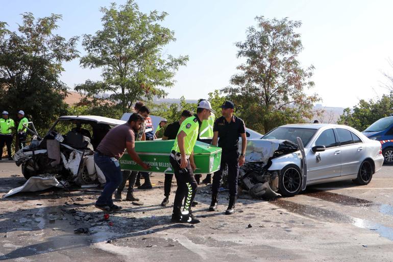 Otomobiller kafa kafaya çarpıştı; 1 ölü, 5 yaralı