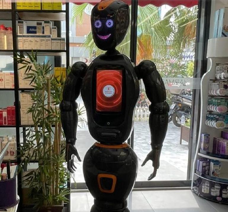 Yapay zeka robotu Marbot Ada, Yalovada eczanede işbaşı yaptı