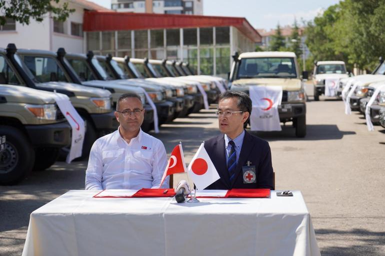 Japon Kızılhaçı’ndan Türk Kızılay’a 30 arazi aracı