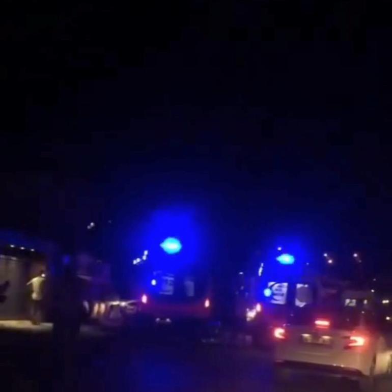 Kamyonet, villanın bahçe duvarına çarptı; 2 ölü, 1i ağır, 3 yaralı