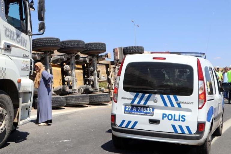 Gaziantepte devrilen TIRın şoförü öldü