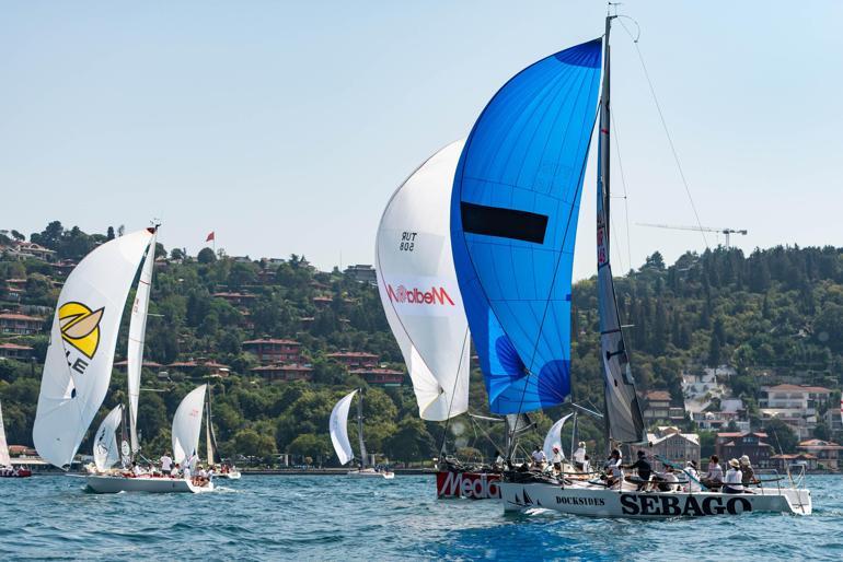 30 Ağustos Zafer Bayramı kutlamaları kapsamında İstanbul Boğazı Yat Yarışları yapıldı