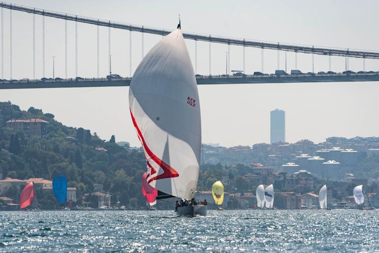 30 Ağustos Zafer Bayramı kutlamaları kapsamında İstanbul Boğazı Yat Yarışları yapıldı
