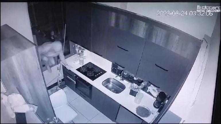 Mutfak penceresinden girdikleri ofisten 600 bin lira değerinde elektronik eşya çaldılar