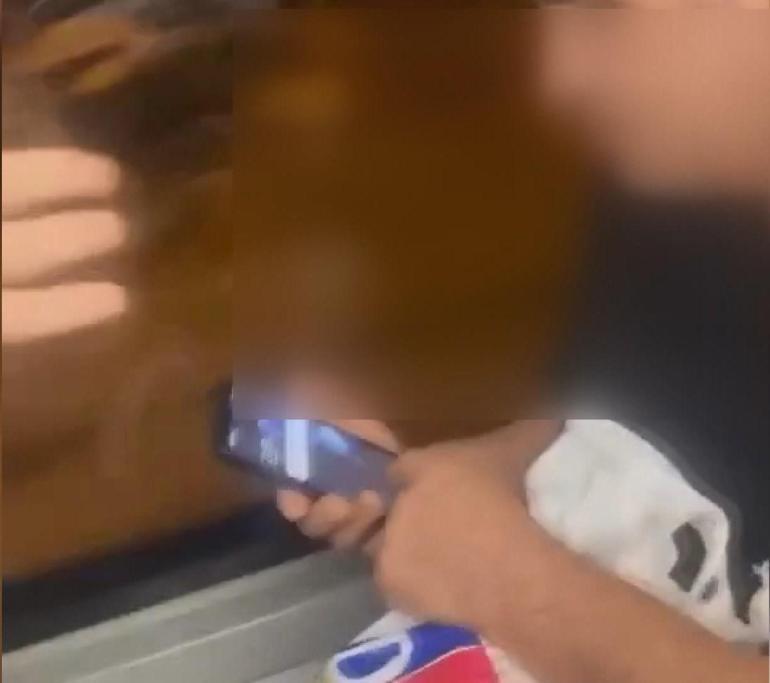 Ataşehirde otobüste gizlice kadının fotoğrafını çekti; yolcular tarafından yakalandı