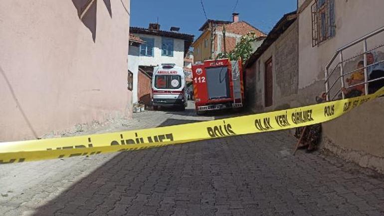 Evin bahçesinde el bombası kazısı