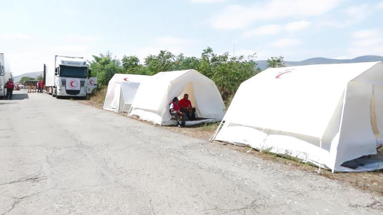 Azerbaycan’ın Ermenilere gönderdiği yardım TIR’ları kontrol noktasında bekliyor