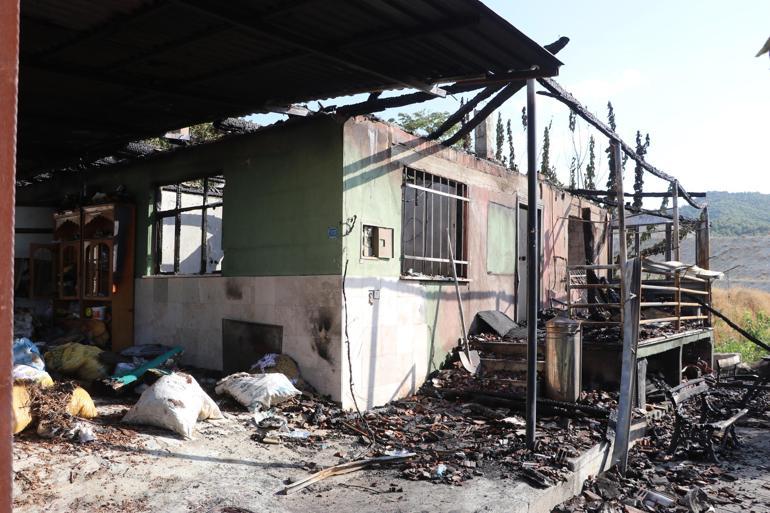 Cami lojmanında çıkan yangında imamın annesi öldü