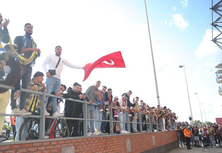 Fenerbahçeli taraftarlardan destek