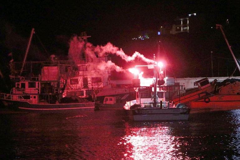 Tekirdağ balıkçılar, havai fişek gösterileriyle denize açıldı