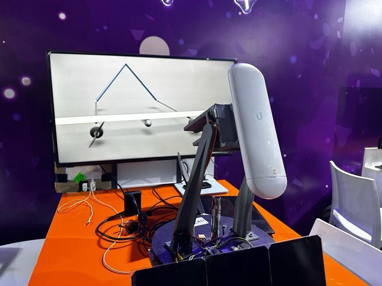 Üniversite öğrencilerinden güneş enerjisiyle çalışan İHA